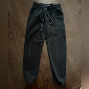Aritzia TNA Black Sweatfleece Boyfriend Fit Jogging pant